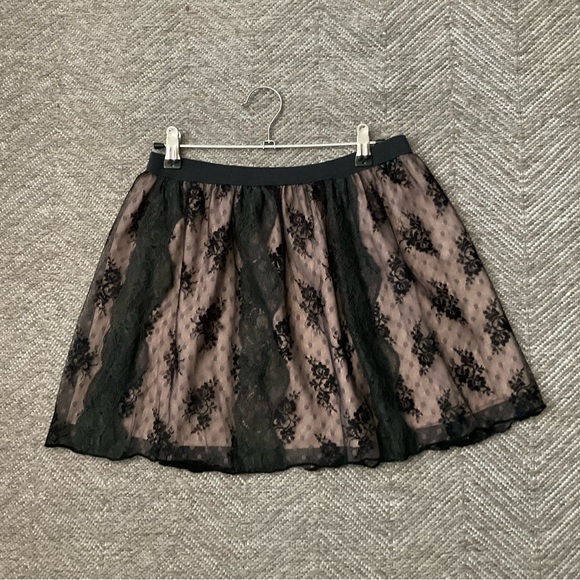 AMERICAN EAGLE LACE SKIRT SIZE M - Picture 1 of 1